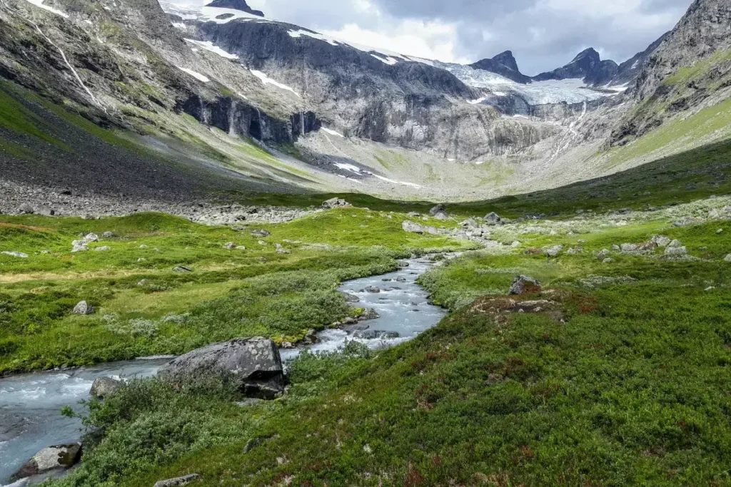 Places in Norway for Reflection, Hiking, and Solo Travel Places in Norway for Reflection, Hiking, and Solo Travel