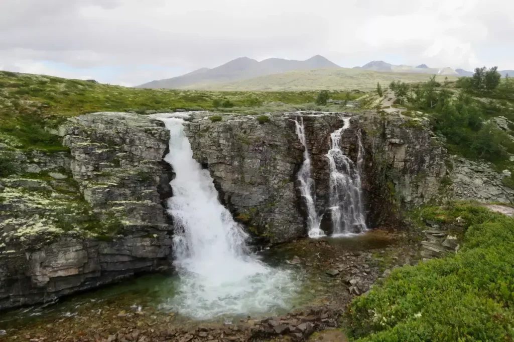 Places in Norway for Reflection, Hiking, and Solo Travel Places in Norway for Reflection, Hiking, and Solo Travel