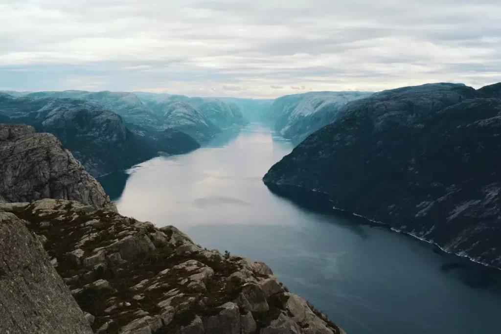 Places in Norway for Reflection, Hiking, and Solo Travel Places in Norway for Reflection, Hiking, and Solo Travel
